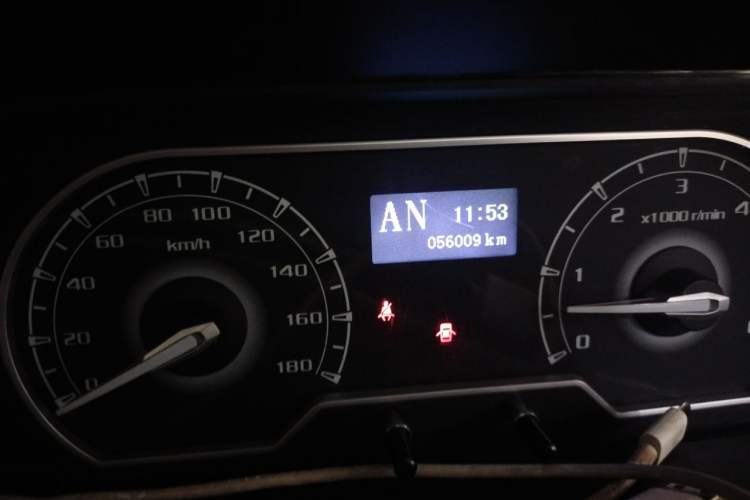 Used SAIC MAXUS V80 RV  Odometer Close Up
