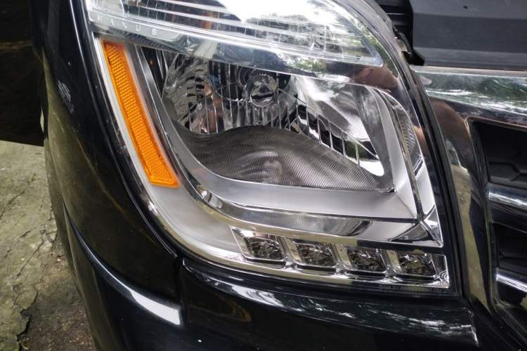 Used SAIC MAXUS V80 RV  Right Front Headlight