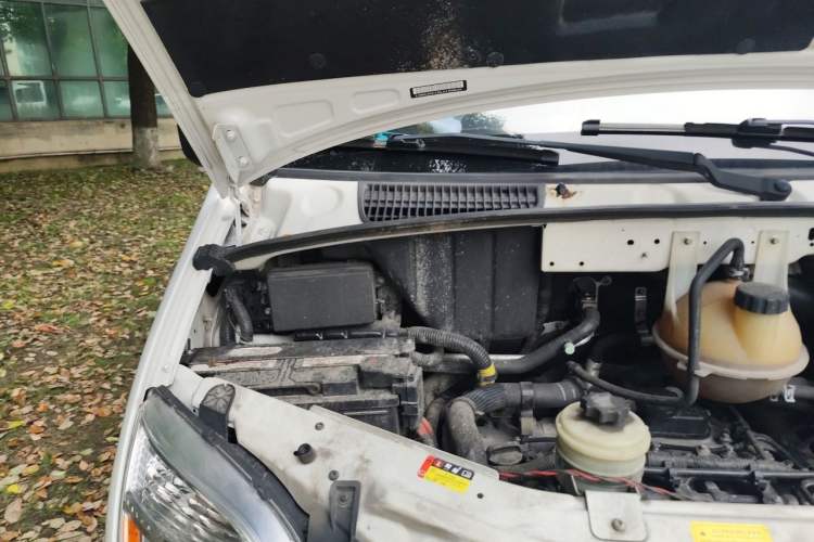 Used SAIC MAXUS V80 RV  Engine Bay Right