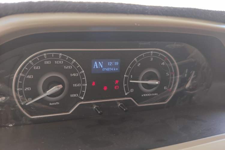 Used SAIC MAXUS V80 RV 2019 RV80 Type C Dynamic Model Odometer Close Up