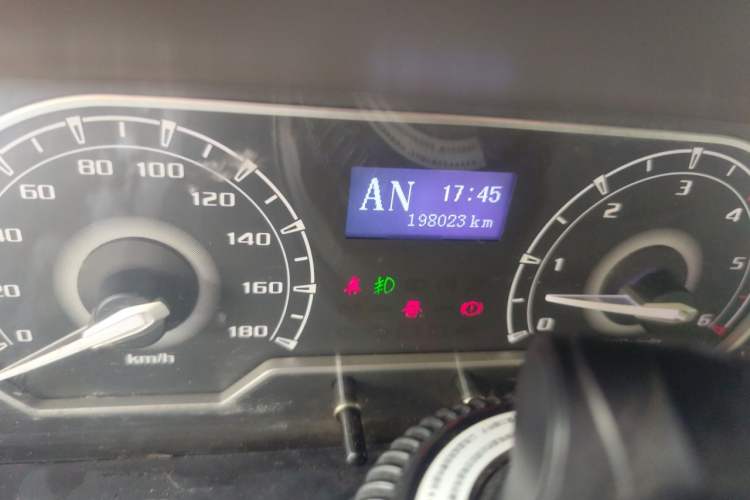 Used SAIC MAXUS V80 RV  Odometer Close Up