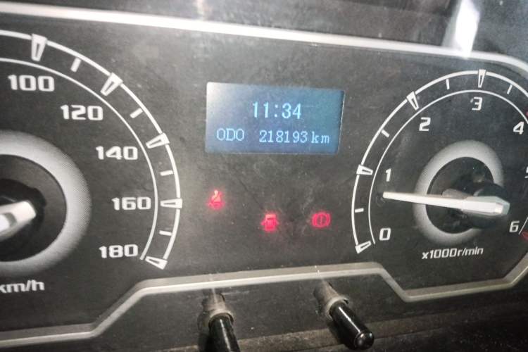 Used SAIC MAXUS V80 RV  Odometer Close Up