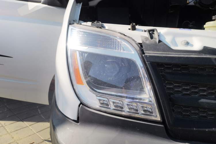 Used SAIC MAXUS V80 RV 2019 RV80 Class B RV with Long Wheelbase Right Front Headlight