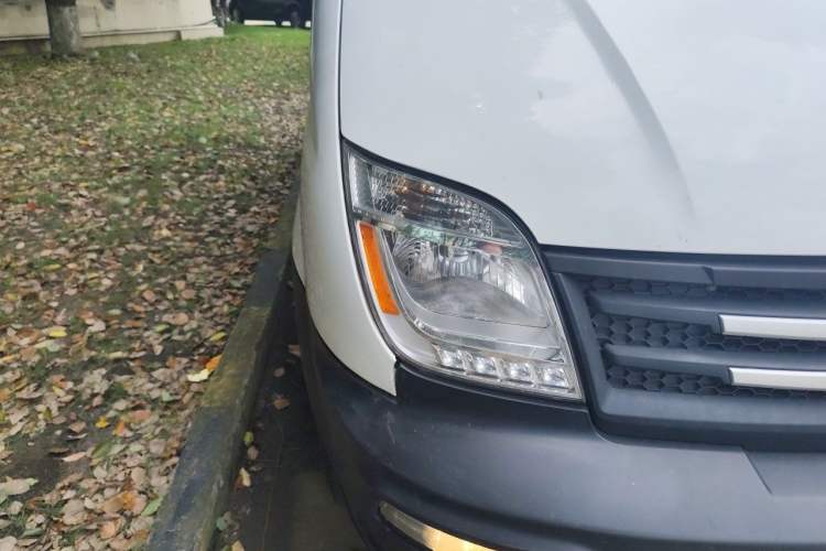 Used SAIC MAXUS V80 RV  Right Front Headlight