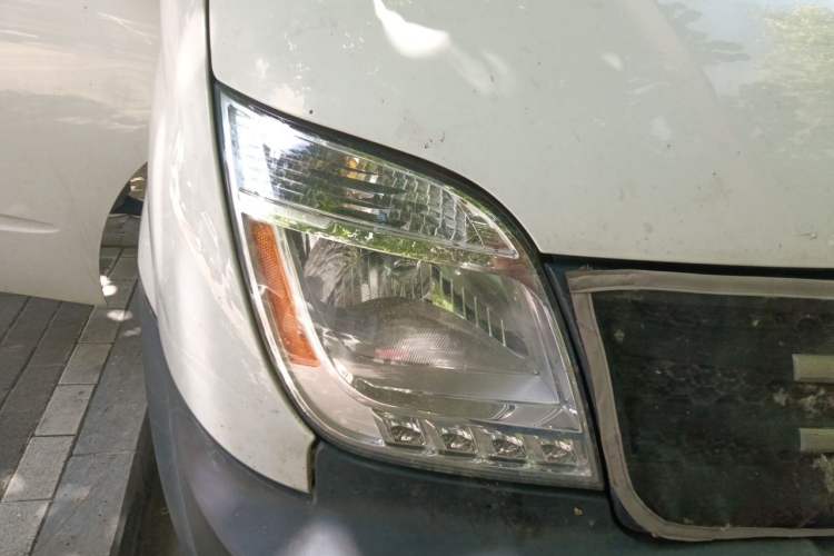 Used SAIC MAXUS V80 RV  Right Front Headlight