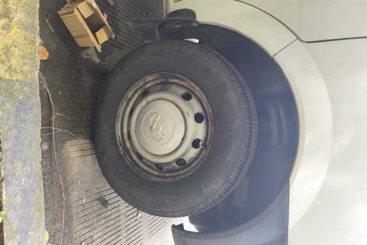 Used SAIC MAXUS V80 RV  Right Front Wheel Hub