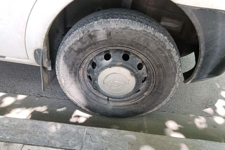 Used SAIC MAXUS V80 RV  Right Front Wheel Hub