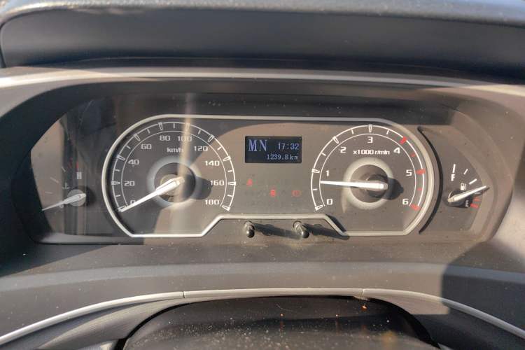 Used SAIC MAXUS V80 RV 2021 2.0T Traveler V80 Self-Propelled Class B RV Comfort Edition with a Horizontal Bed Instrument Cluster