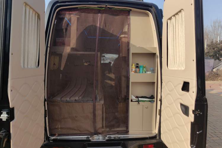 Used SAIC MAXUS V80 RV 2021 2.0T Traveler V80 Self-Propelled Class B RV Comfort Edition with a Horizontal Bed Trunk