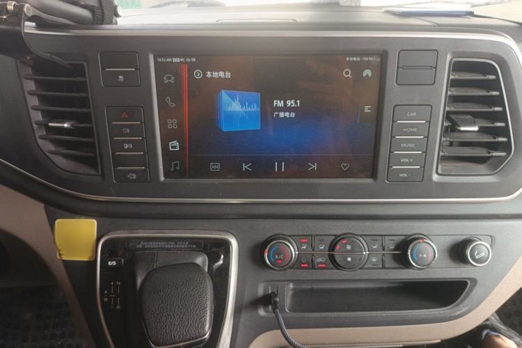 Used SAIC MAXUS V80 RV 2021 2.0T Lifehome V80 RV with a Transverse Bed Audio And AC Panel