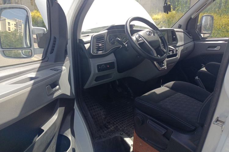 Used SAIC MAXUS V80 RV 2021 2.0T Lifehome V80 RV with a Transverse Bed Driver Seat