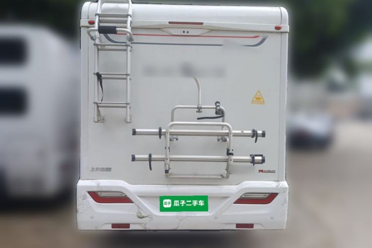 Used SAIC MAXUS V80 RV 2021 2.0T Lifehome V80 RV with a Transverse Bed Exterior 4