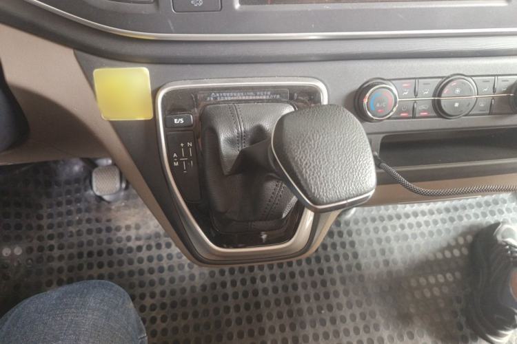Used SAIC MAXUS V80 RV 2021 2.0T Lifehome V80 RV with a Transverse Bed Gear Lever