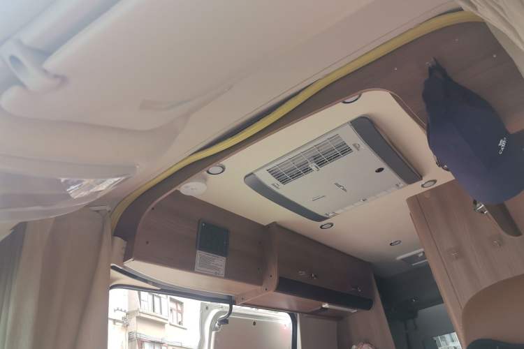 Used SAIC MAXUS V80 RV 2021 2.0T Traveler V80 Self-Propelled Class B RV Comfort Edition with a Horizontal Bed Headliner