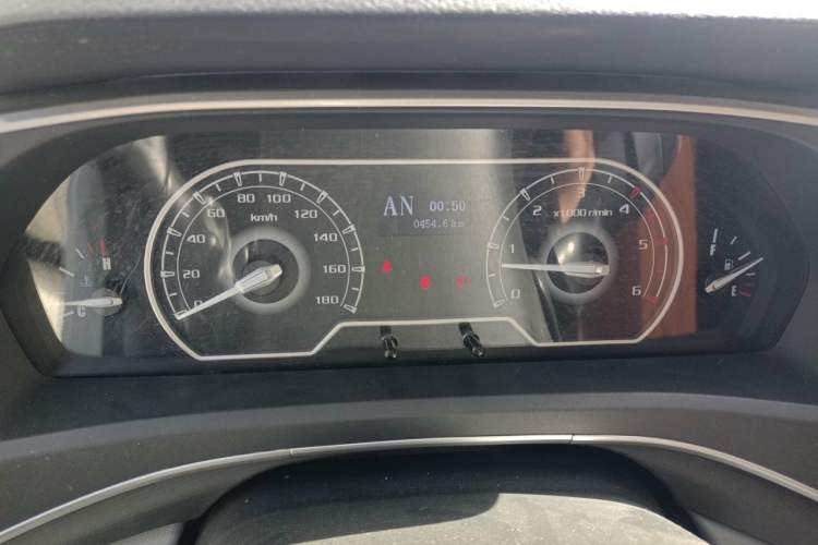 Used SAIC MAXUS V80 RV 2021 2.0T Lifehome V80 RV with a Transverse Bed Instrument Cluster