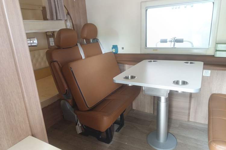 Used SAIC MAXUS V80 RV 2021 2.0T Lifehome V80 RV with a Transverse Bed Interior 4