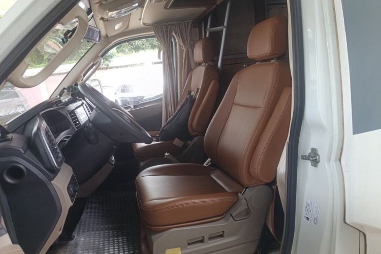 Used SAIC MAXUS V80 RV 2021 2.0T Lifehome V80 RV with a Transverse Bed Left Front Seat