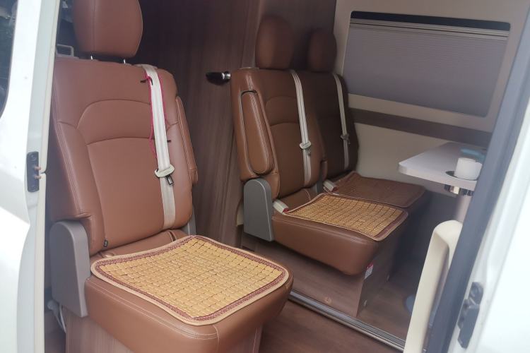 Used SAIC MAXUS V80 RV 2021 2.0T Traveler V80 Self-Propelled Class B RV Comfort Edition with a Horizontal Bed Left Rear Seat
