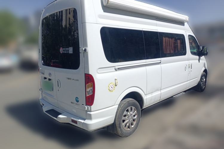 Used SAIC MAXUS V80 RV 2021 2.0T Lifehome V80 RV with a Transverse Bed Rear Right 45 Deg