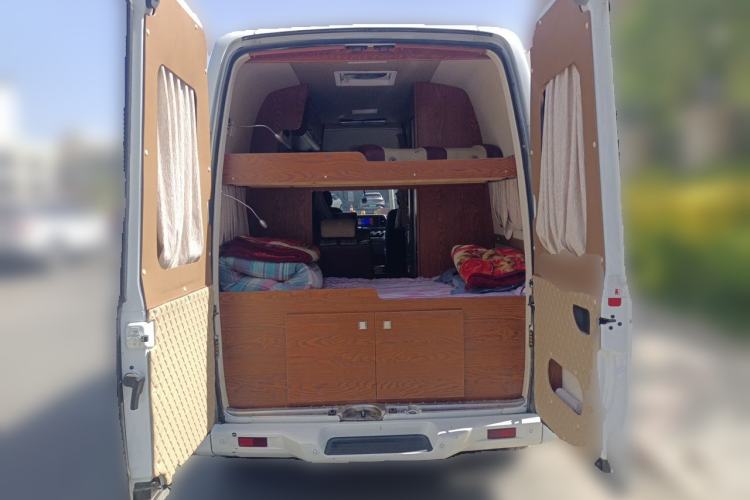 Used SAIC MAXUS V80 RV 2021 2.0T Lifehome V80 RV with a Transverse Bed Trunk