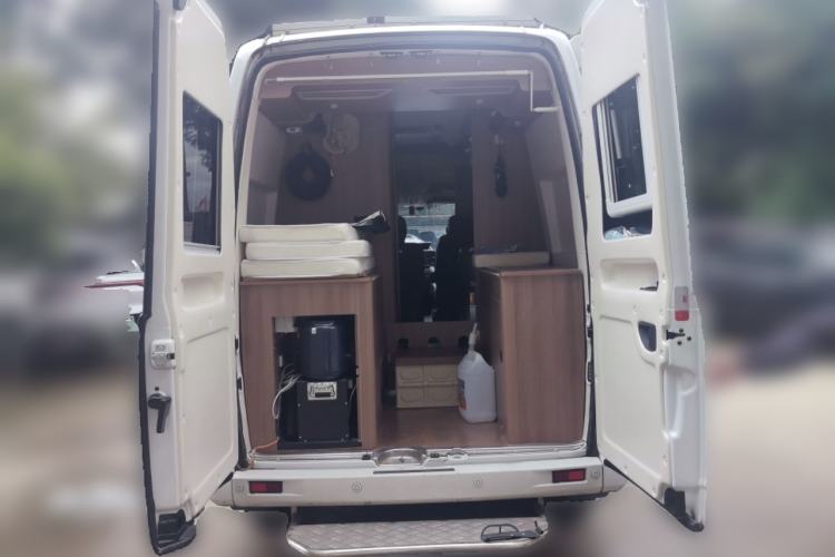 Used SAIC MAXUS V80 RV 2021 2.0T Traveler V80 Self-Propelled Class B RV Comfort Edition with a Horizontal Bed Trunk
