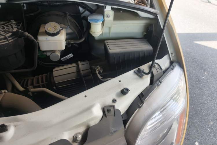 Used SAIC MAXUS V80 RV  Engine Bay Left