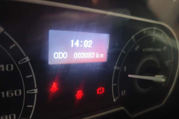 Used SAIC MAXUS V80 RV  Odometer Close Up