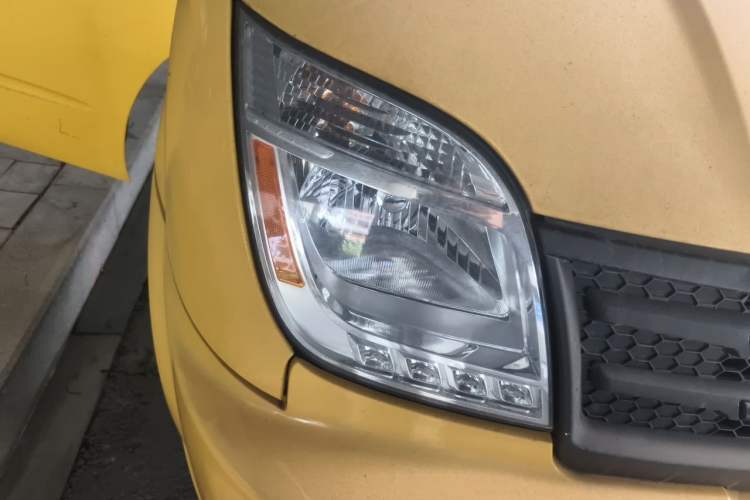 Used SAIC MAXUS V80 RV  Right Front Headlight