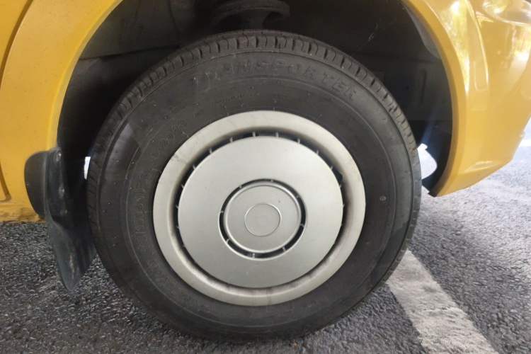 Used SAIC MAXUS V80 RV  Right Front Wheel Hub