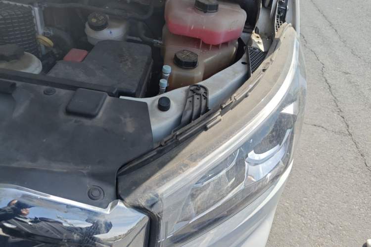 Used SAIC MAXUS V90 RV  Engine Bay Left