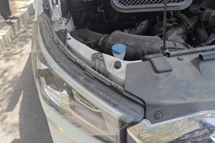 Used SAIC MAXUS V90 RV  Engine Bay Right