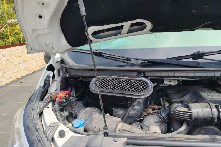 Used SAIC MAXUS V90 RV  Engine Bay Right