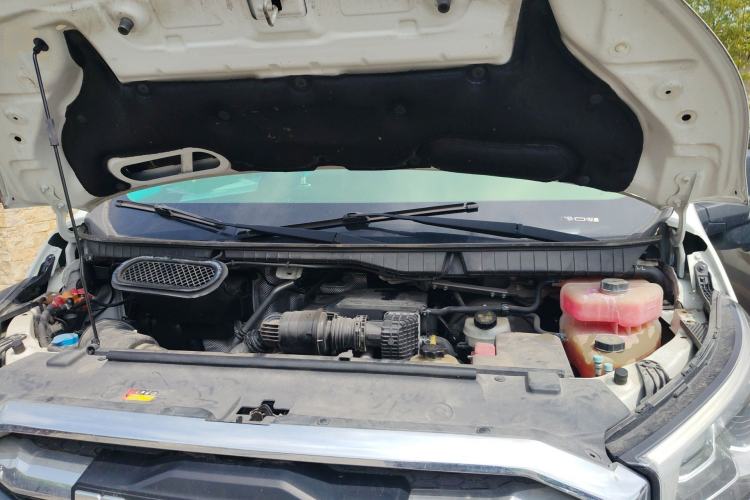 Used SAIC MAXUS V90 RV  Engine Bay
