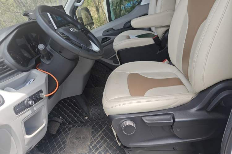 Used SAIC MAXUS V90 RV  Left Front Seat