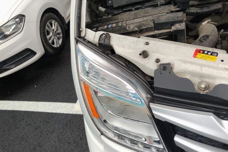 Used SAIC MAXUS V90 RV  Right Front Headlight
