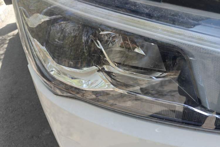 Used SAIC MAXUS V90 RV  Right Front Headlight