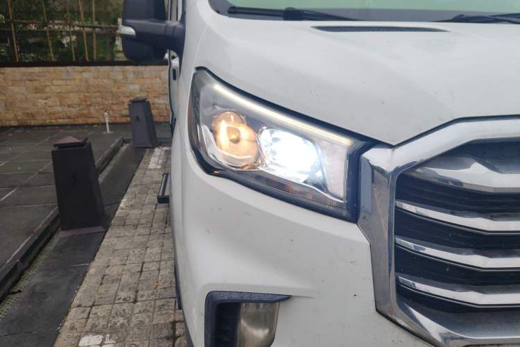 Used SAIC MAXUS V90 RV  Right Front Headlight