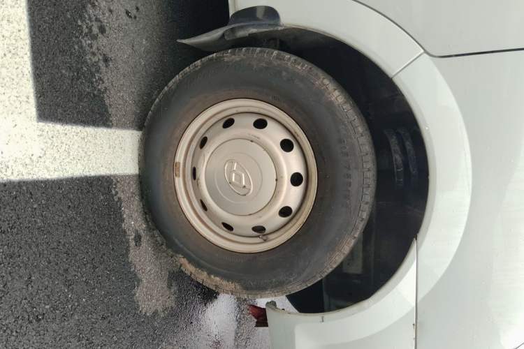 Used SAIC MAXUS V90 RV  Right Front Wheel Hub