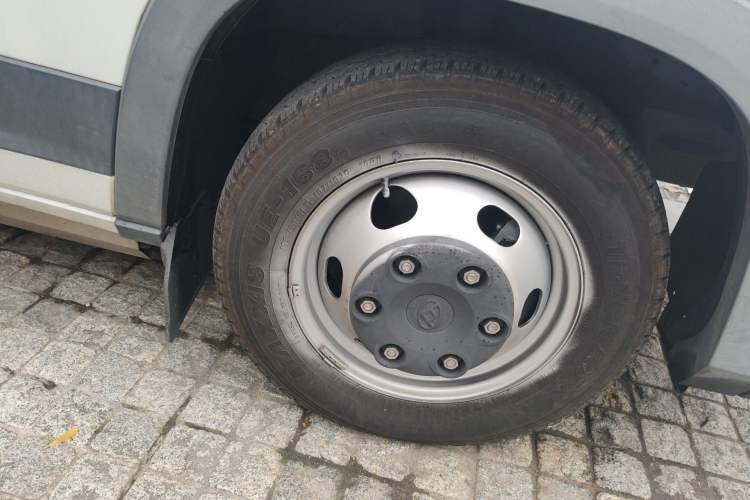 Used SAIC MAXUS V90 RV  Right Front Wheel Hub