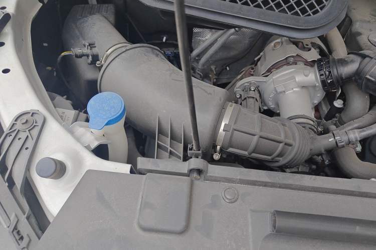 Used SAIC MAXUS V90 RV 2021 Traveler V90 Engine Bay Right