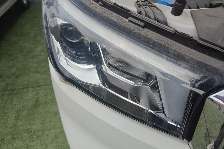 Used SAIC MAXUS V90 RV 2021 Traveler V90 Right Front Headlight