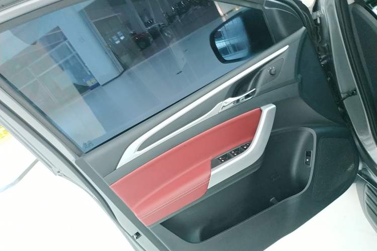 Used SAIC MAXUS Xingji 2023 Starry L 2.0T Diesel Manual 4x4 Elite Edition Long Bed Left Front Door Interior