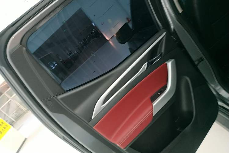 Used SAIC MAXUS Xingji 2023 Starry L 2.0T Diesel Manual 4x4 Elite Edition Long Bed Left Rear Door Interior