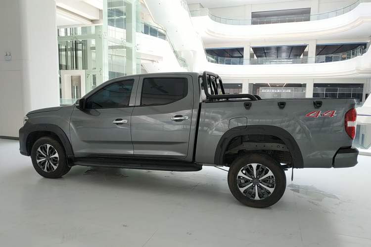 Used SAIC MAXUS Xingji 2023 Starry L 2.0T Diesel Manual 4x4 Elite Edition Long Bed Left Side
