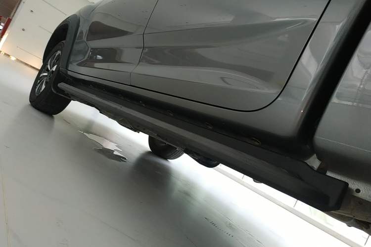Used SAIC MAXUS Xingji 2023 Starry L 2.0T Diesel Manual 4x4 Elite Edition Long Bed Left Side Sill