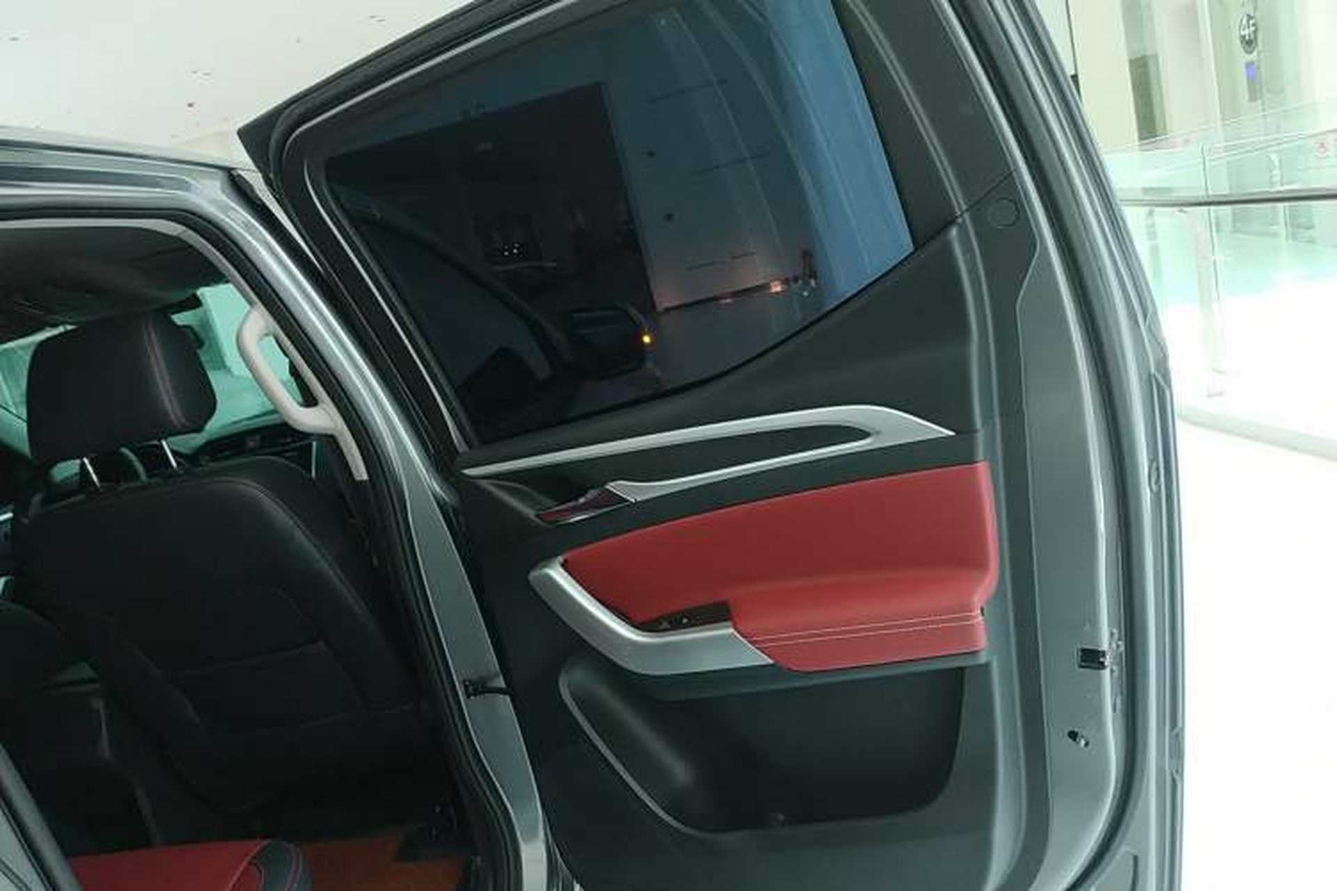Used SAIC MAXUS Xingji 2023 Starry L 2.0T Diesel Manual 4x4 Elite Edition Long Bed Right Rear Door Interior