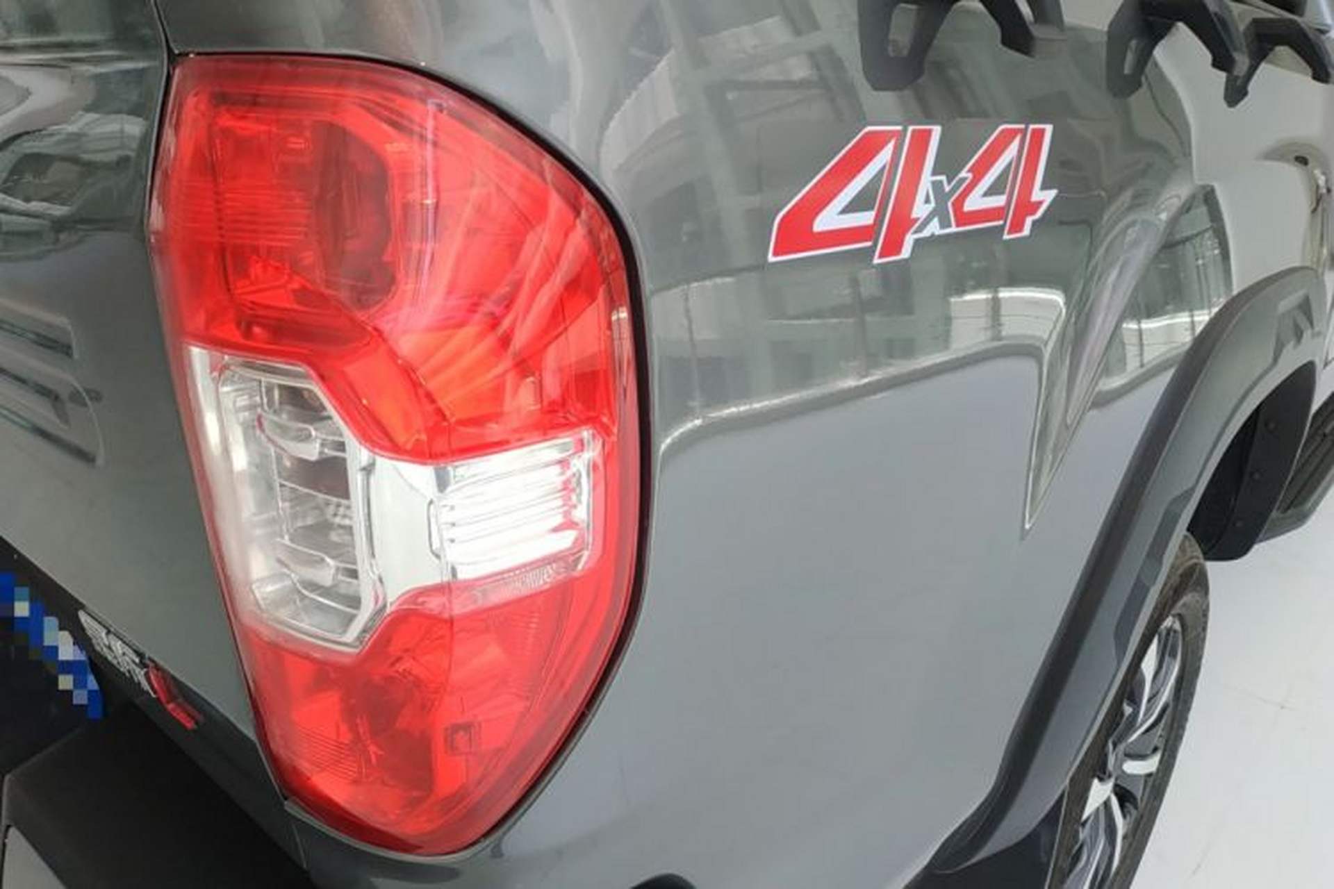 Used SAIC MAXUS Xingji 2023 Starry L 2.0T Diesel Manual 4x4 Elite Edition Long Bed Right Rear Taillight