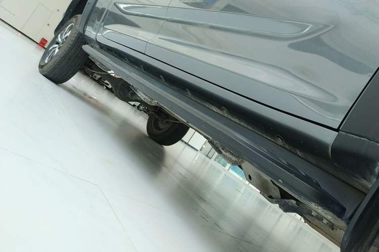 Used SAIC MAXUS Xingji 2023 Starry L 2.0T Diesel Manual 4x4 Elite Edition Long Bed Right Side Sill