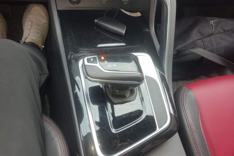 Used SAIC MAXUS Xingji 2023 Starry R 2.0T Automatic Gasoline 2WD Luxury Edition Standard Box Gear Lever
