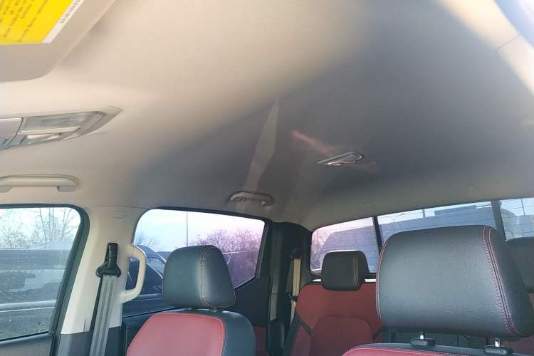 Used SAIC MAXUS Xingji 2023 Starry R 2.0T Automatic Diesel 2WD Luxury Edition Long-Box Model Headliner